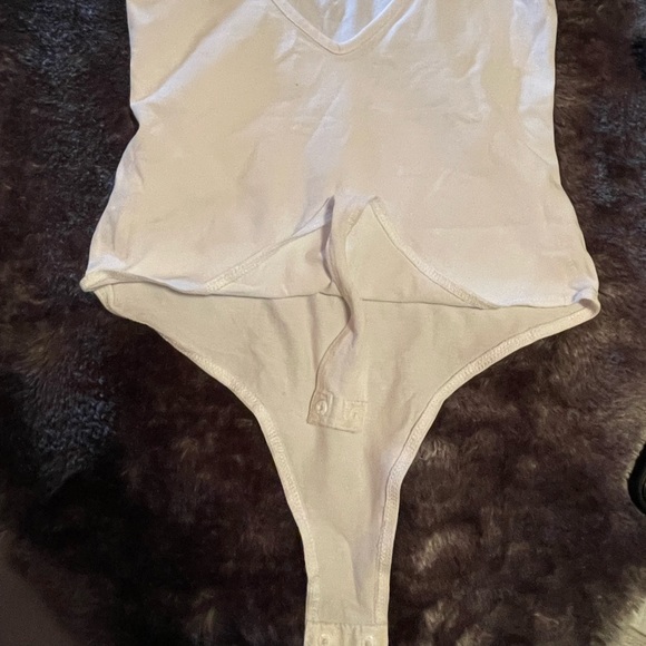 NWOT Bodysuit!🇬🇧Basic white v-neck thong bodysuit - Picture 7 of 10